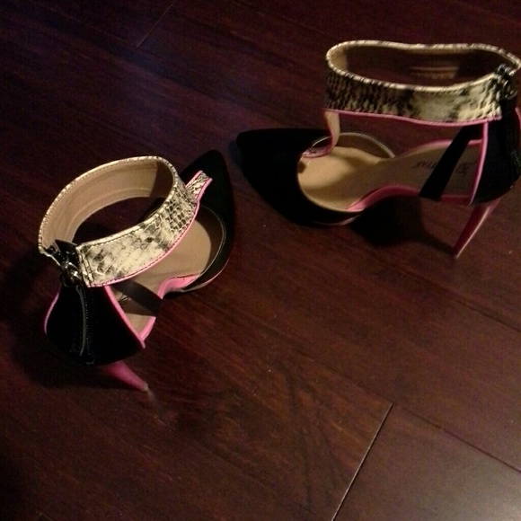 Shoes - Picture 2 of 3